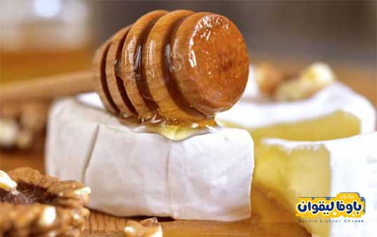 تهیه دسرهای خانگی با عسل و پنیر